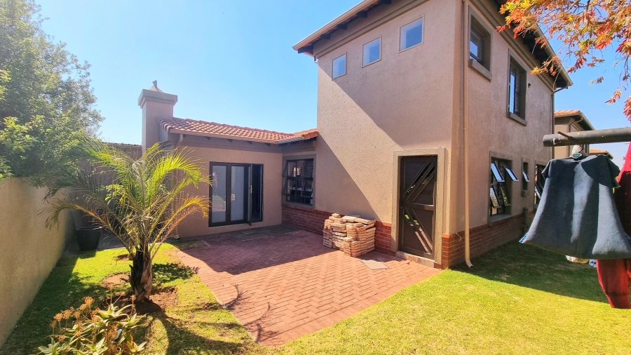 To Let 4 Bedroom Property for Rent in Noordwyk Gauteng