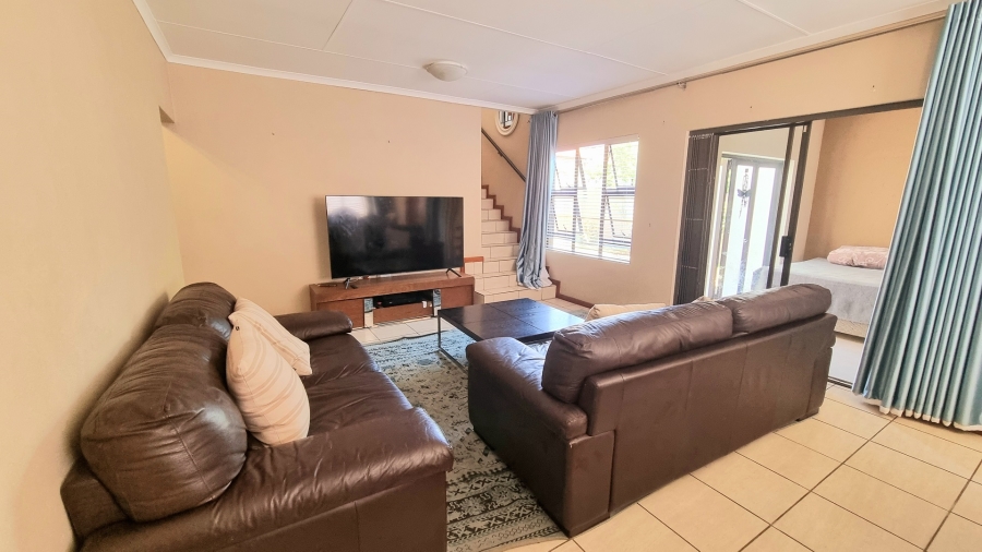 To Let 4 Bedroom Property for Rent in Noordwyk Gauteng