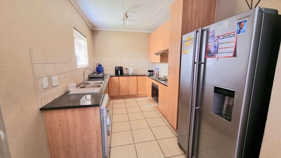 To Let 4 Bedroom Property for Rent in Noordwyk Gauteng