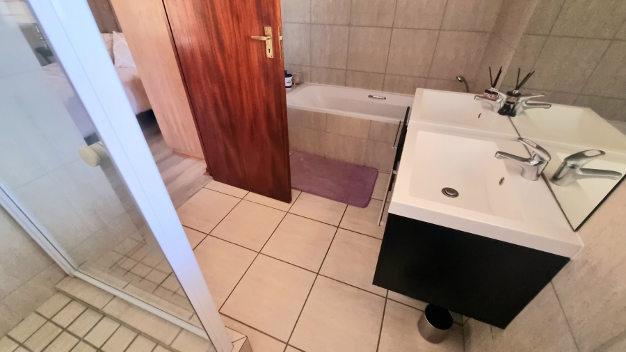 To Let 4 Bedroom Property for Rent in Noordwyk Gauteng