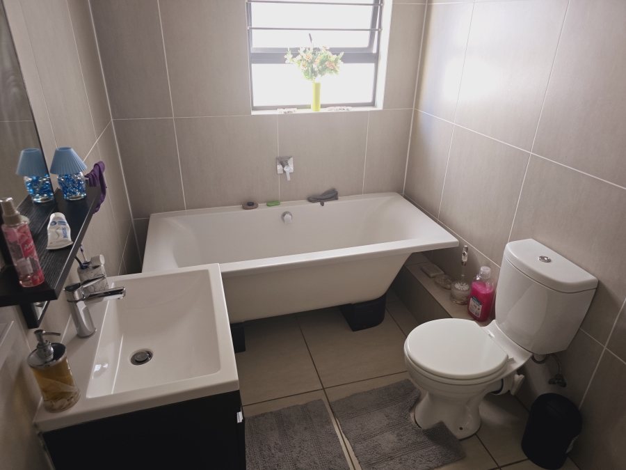 3 Bedroom Property for Sale in Greenstone Ridge Gauteng