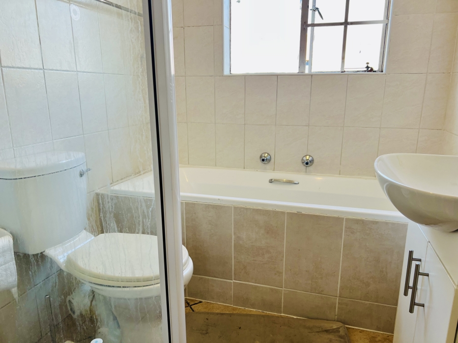 2 Bedroom Property for Sale in North Riding Gauteng