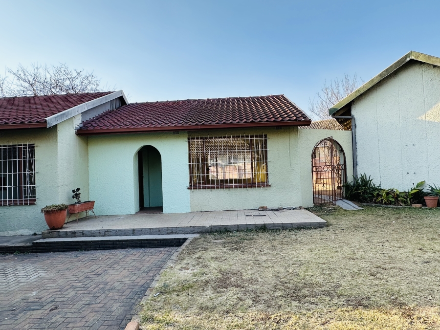 To Let 3 Bedroom Property for Rent in Birch Acres Gauteng