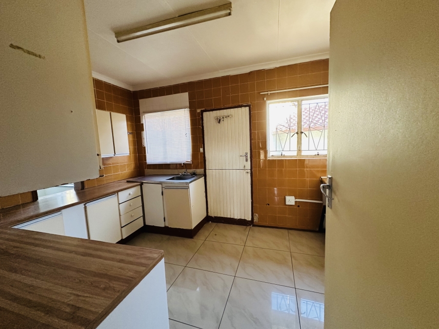 To Let 3 Bedroom Property for Rent in Birch Acres Gauteng