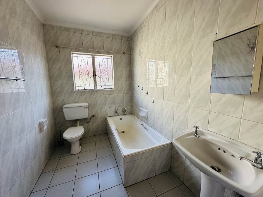 To Let 3 Bedroom Property for Rent in Birch Acres Gauteng