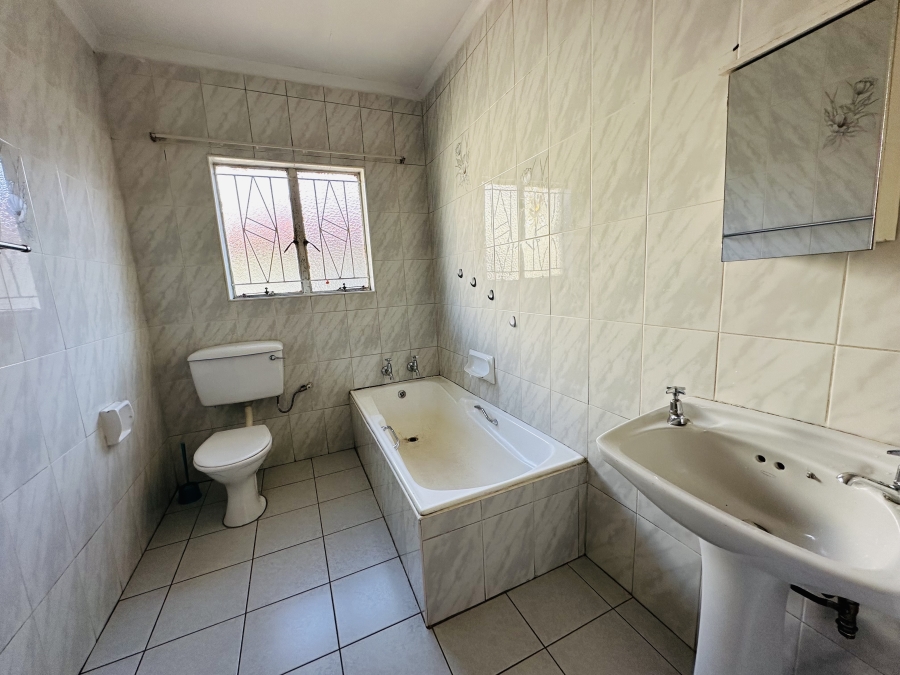 To Let 3 Bedroom Property for Rent in Birch Acres Gauteng