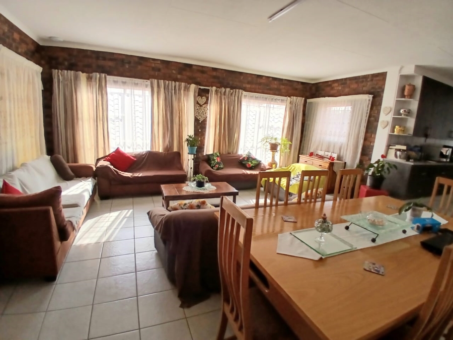 4 Bedroom Property for Sale in Rothdene Gauteng