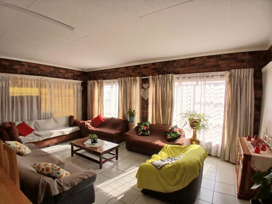 4 Bedroom Property for Sale in Rothdene Gauteng