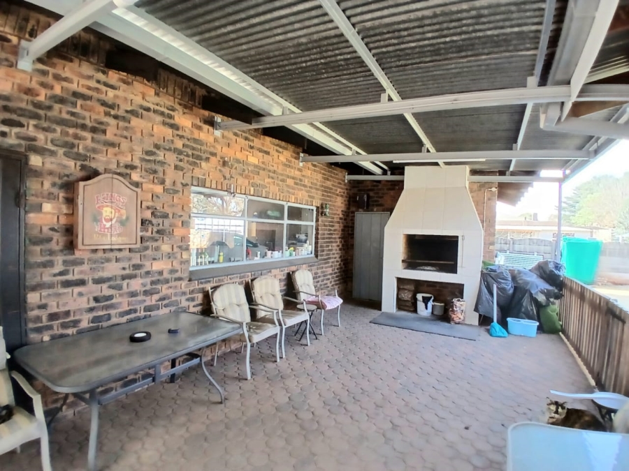 4 Bedroom Property for Sale in Rothdene Gauteng