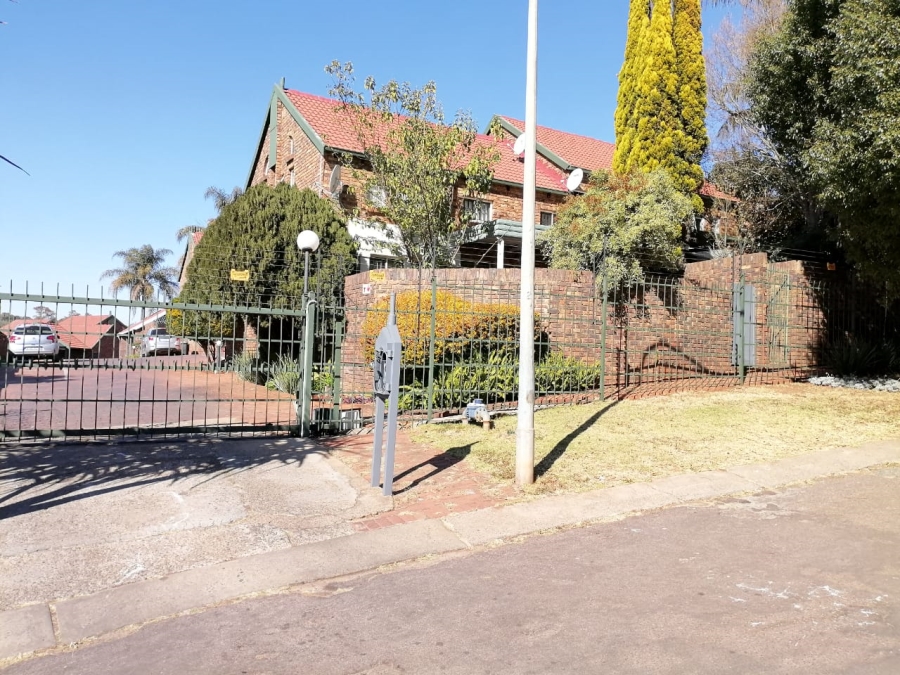 3 Bedroom Property for Sale in Garsfontein Gauteng