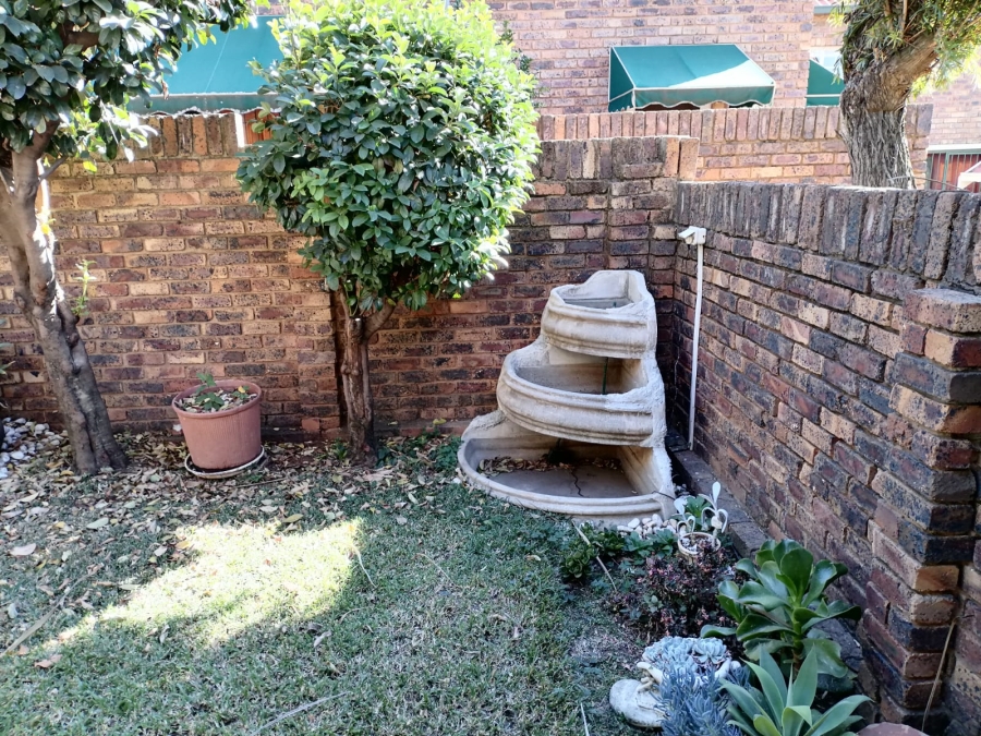 3 Bedroom Property for Sale in Garsfontein Gauteng