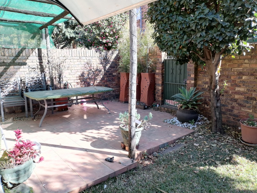 3 Bedroom Property for Sale in Garsfontein Gauteng