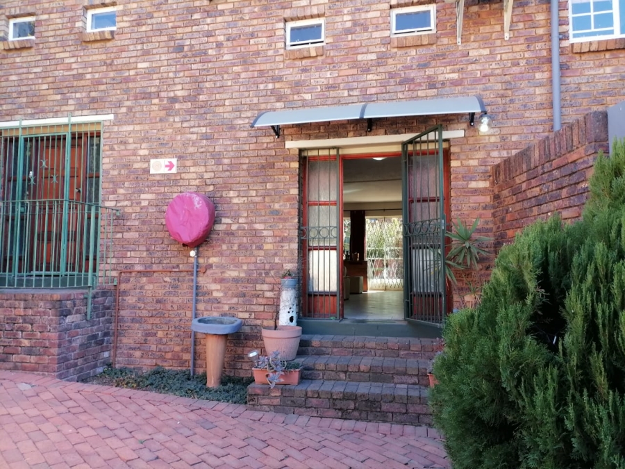 3 Bedroom Property for Sale in Garsfontein Gauteng