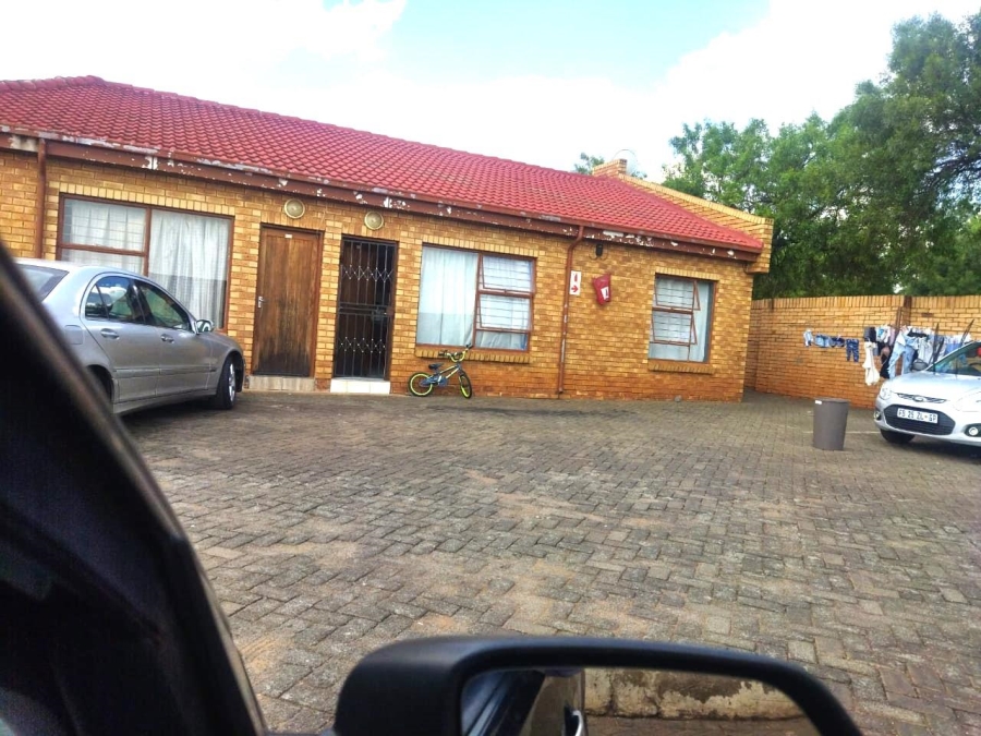 1 Bedroom Property for Sale in Vosloorus Gauteng