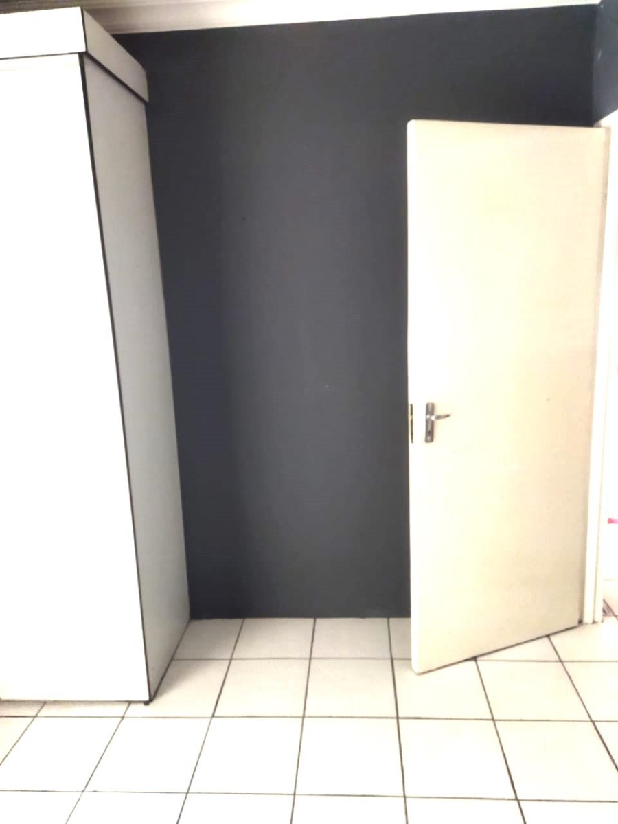 1 Bedroom Property for Sale in Vosloorus Gauteng