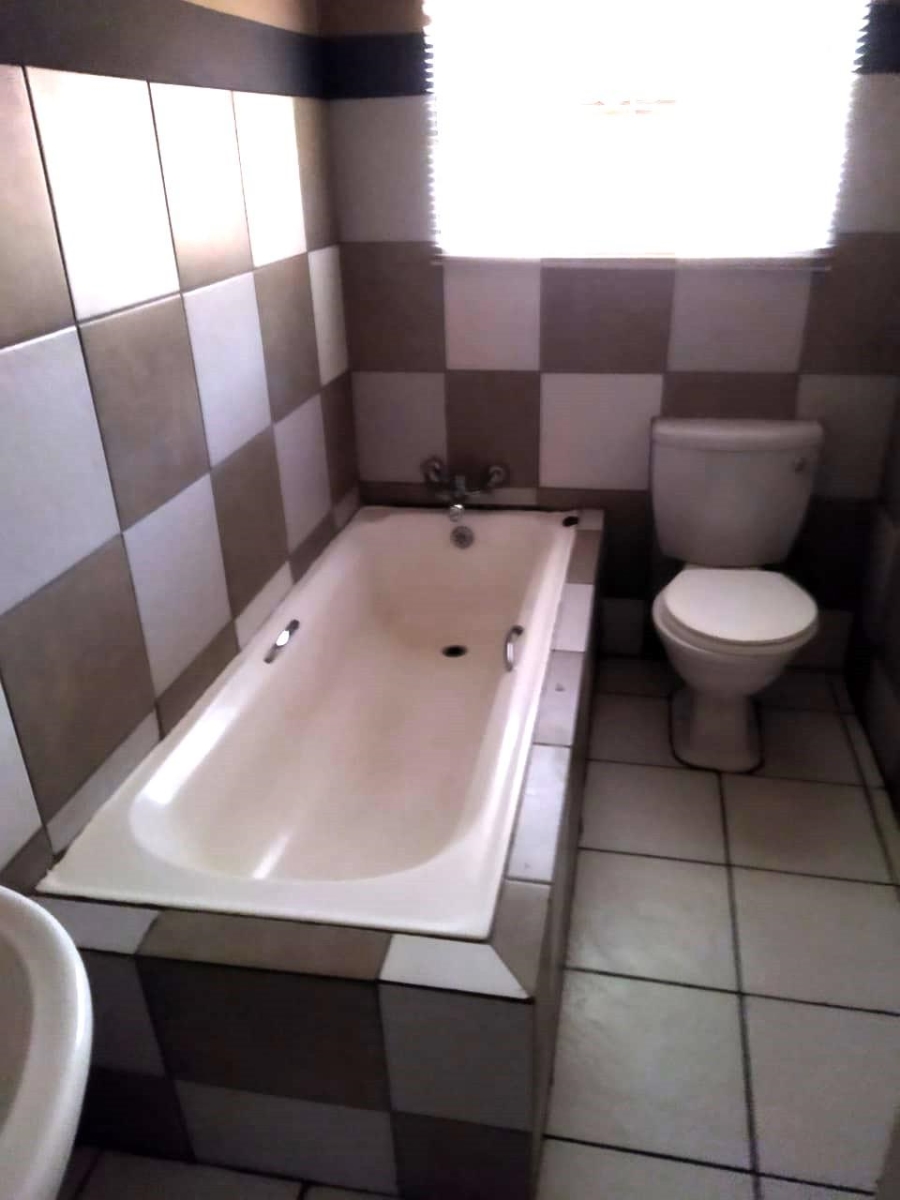 1 Bedroom Property for Sale in Vosloorus Gauteng