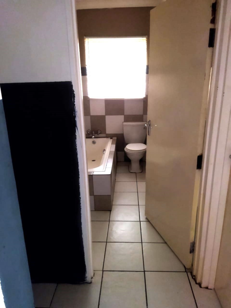 1 Bedroom Property for Sale in Vosloorus Gauteng