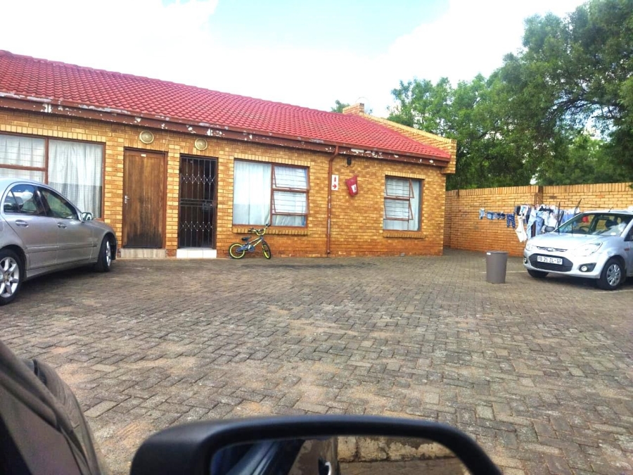 1 Bedroom Property for Sale in Vosloorus Gauteng