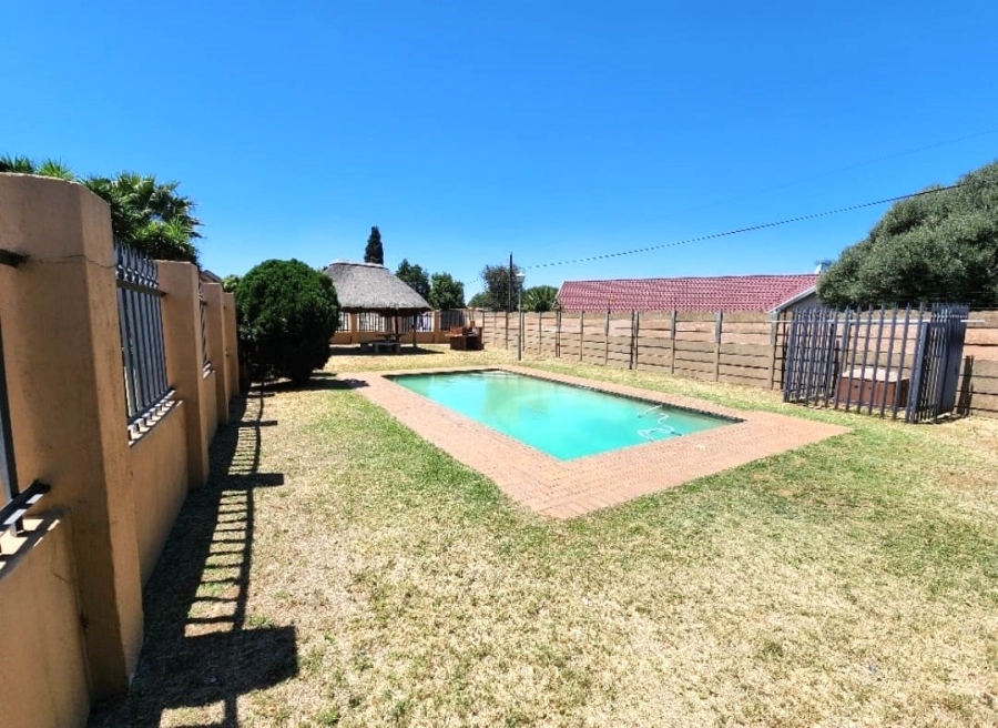 3 Bedroom Property for Sale in Albermarle Gauteng