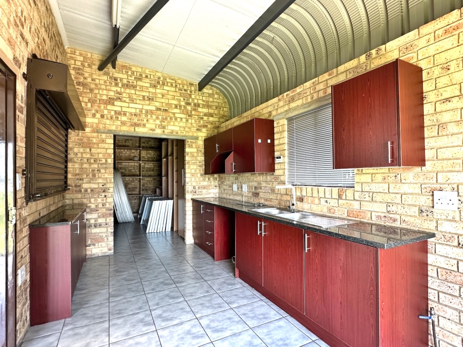 4 Bedroom Property for Sale in Marlbank Gauteng