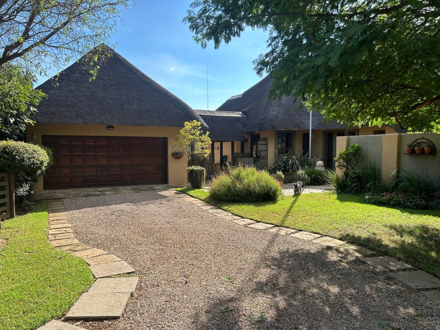 4 Bedroom Property for Sale in Kromdraai AH Gauteng