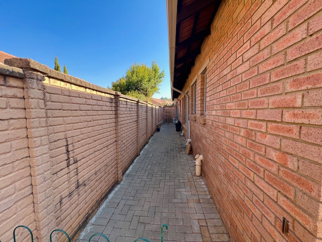 2 Bedroom Property for Sale in Willow Park Manor Gauteng