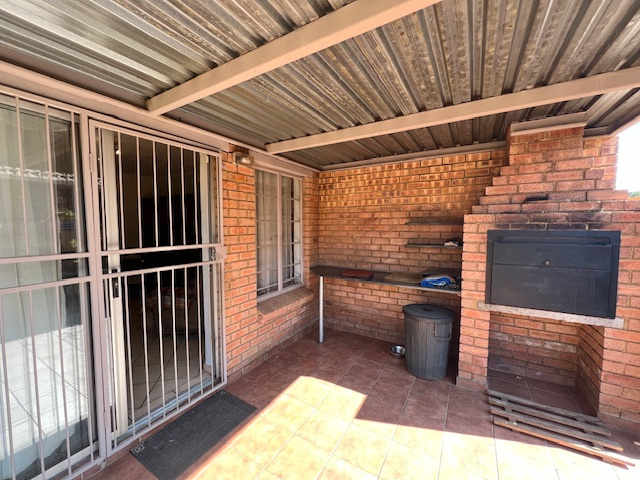 2 Bedroom Property for Sale in Willow Park Manor Gauteng