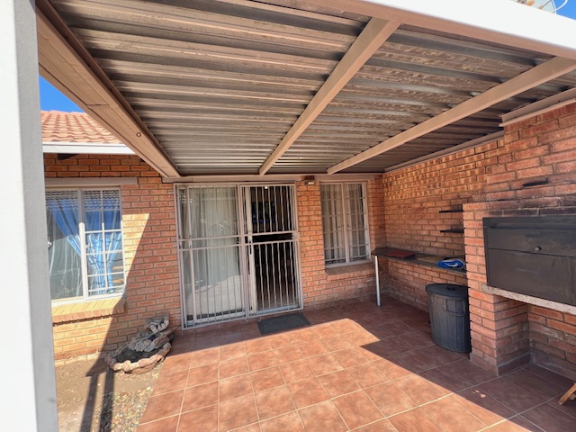 2 Bedroom Property for Sale in Willow Park Manor Gauteng