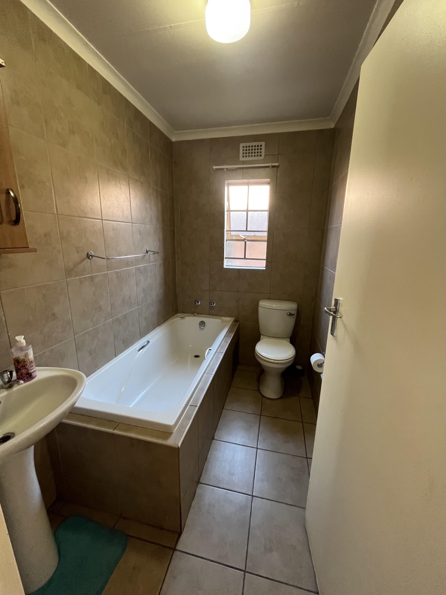 3 Bedroom Property for Sale in Thatch Hill Estate Gauteng