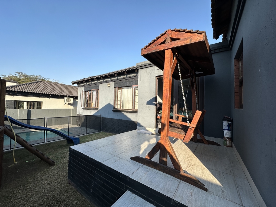 4 Bedroom Property for Sale in Thatchfield Glen Gauteng