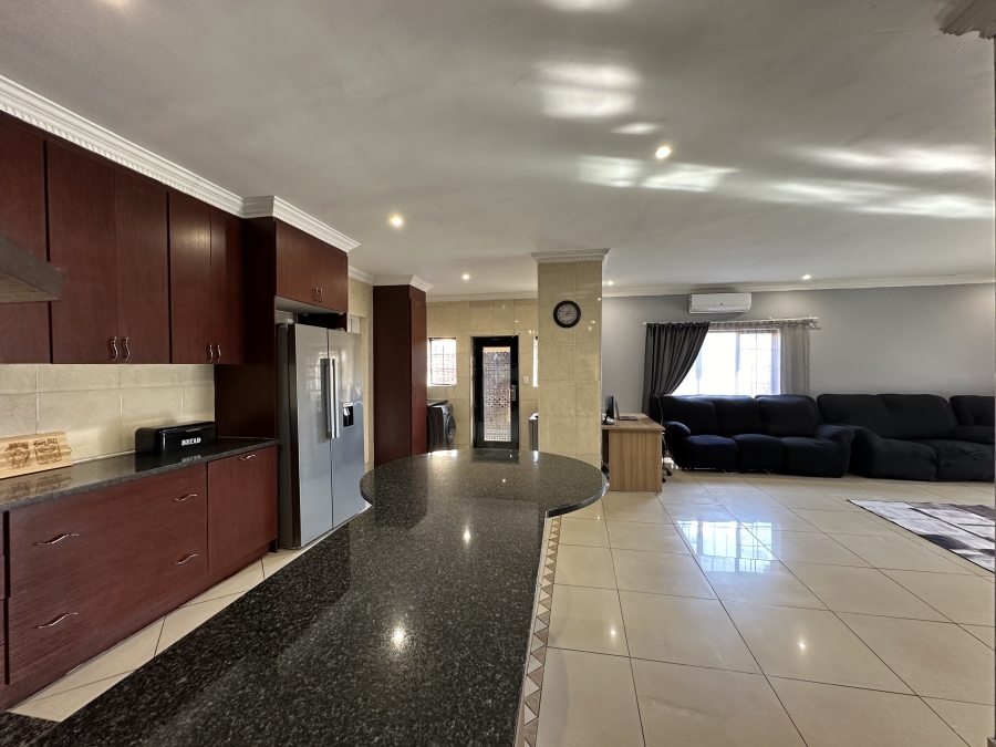 4 Bedroom Property for Sale in Thatchfield Glen Gauteng