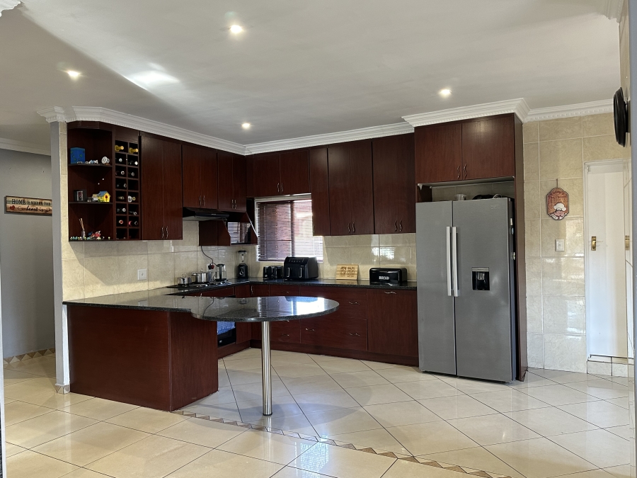 4 Bedroom Property for Sale in Thatchfield Glen Gauteng