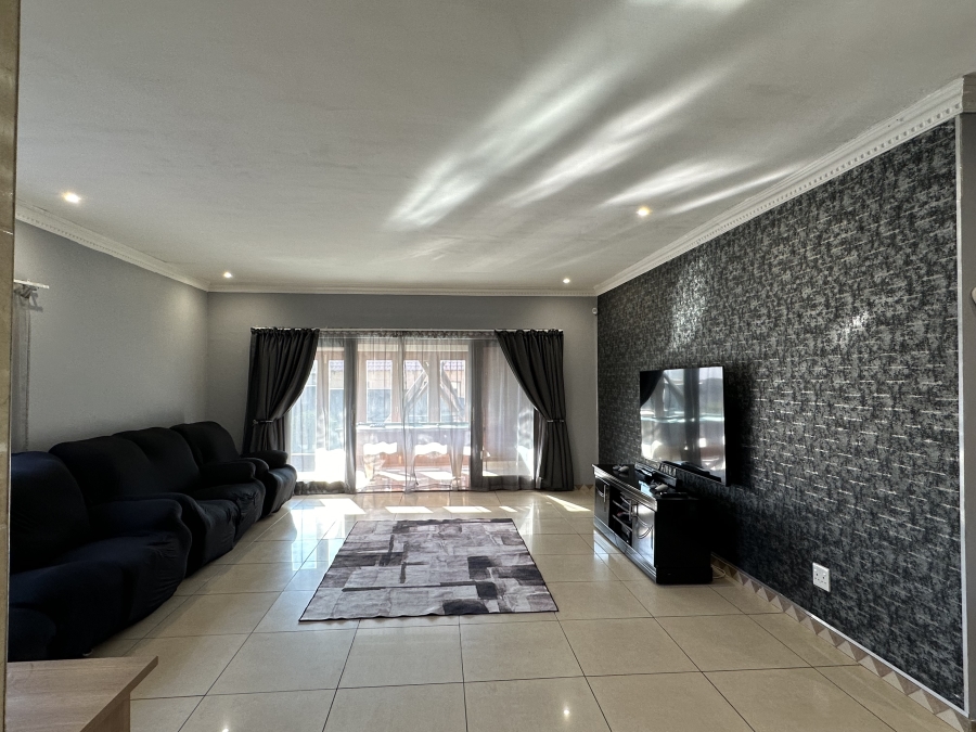 4 Bedroom Property for Sale in Thatchfield Glen Gauteng