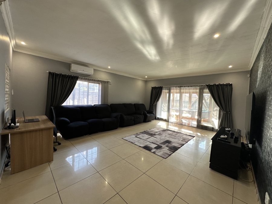 4 Bedroom Property for Sale in Thatchfield Glen Gauteng