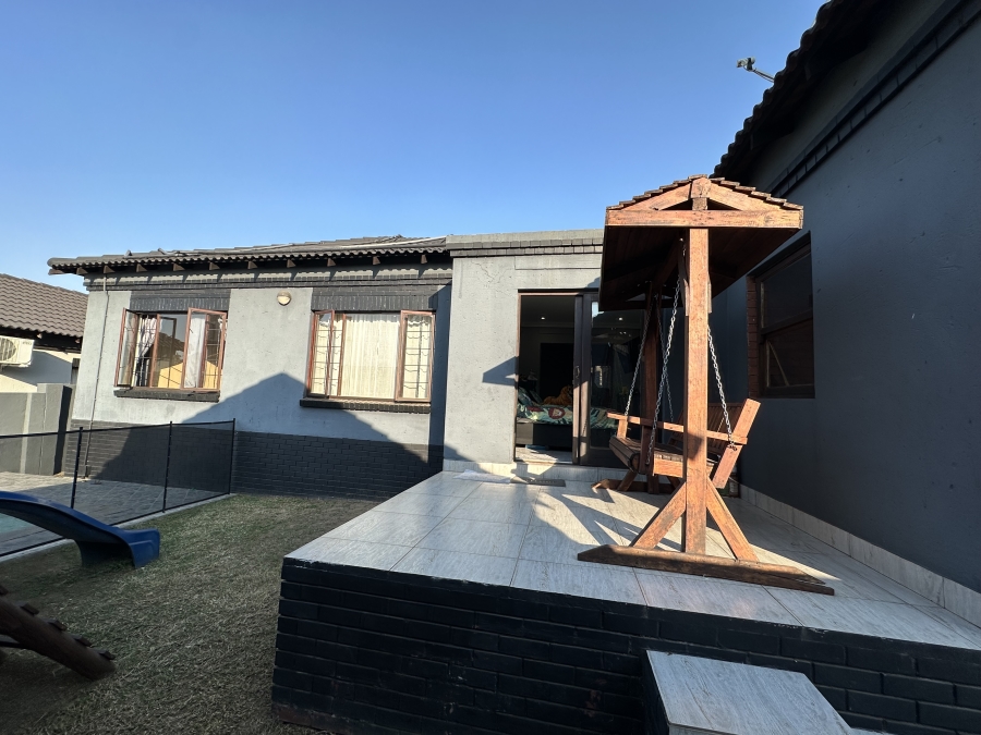 4 Bedroom Property for Sale in Thatchfield Glen Gauteng