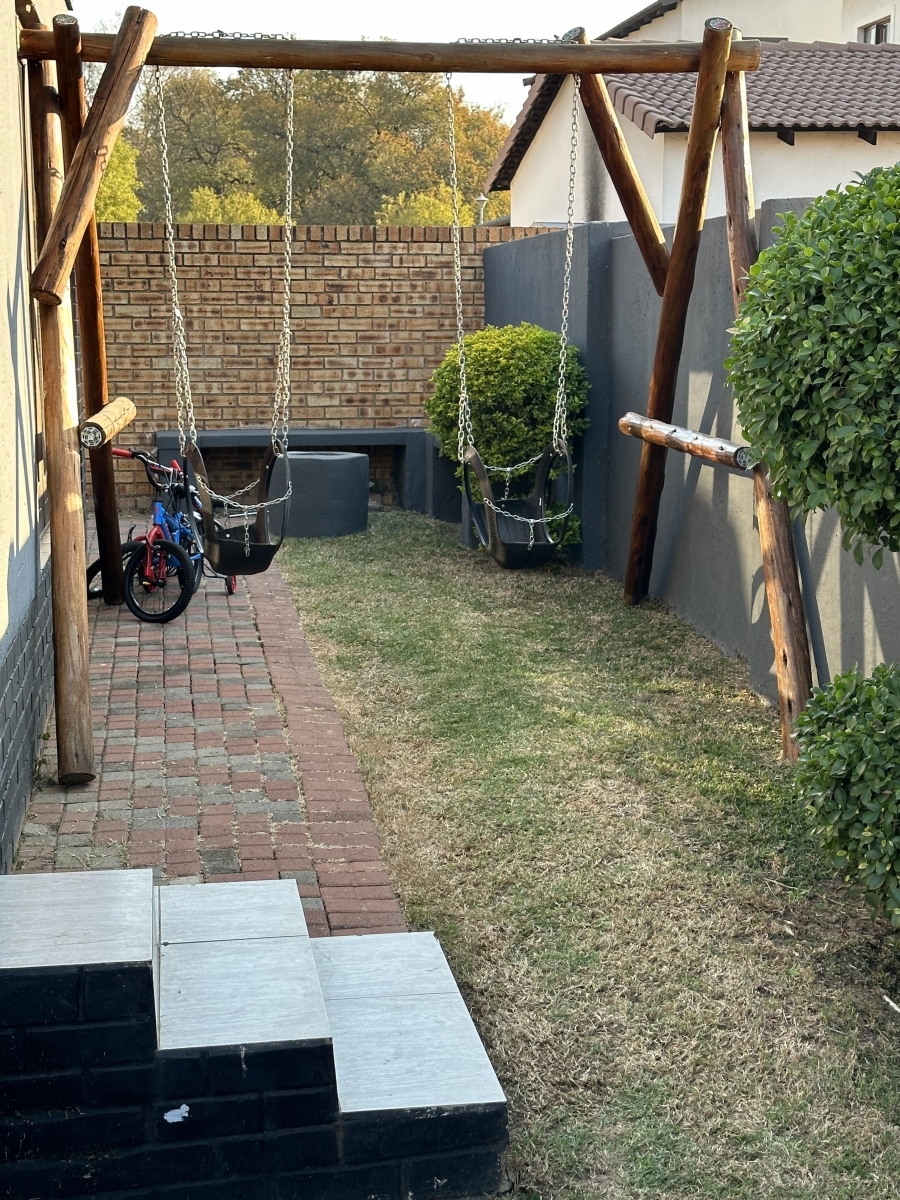 4 Bedroom Property for Sale in Thatchfield Glen Gauteng