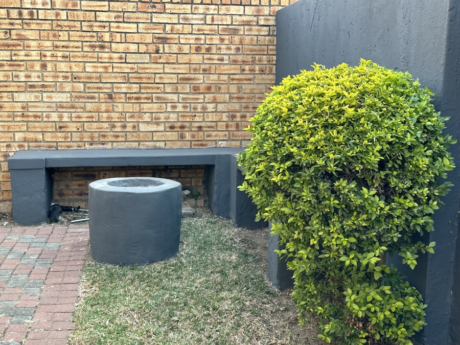 4 Bedroom Property for Sale in Thatchfield Glen Gauteng