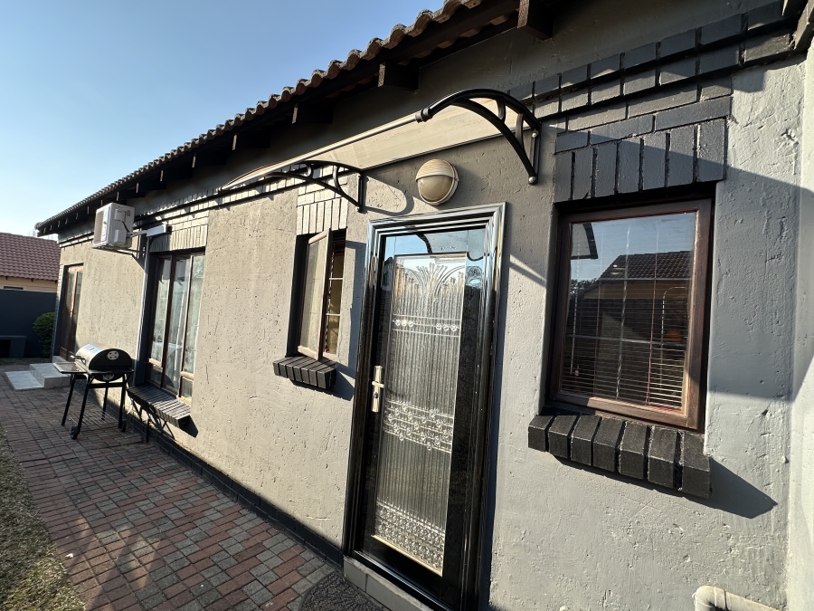 4 Bedroom Property for Sale in Thatchfield Glen Gauteng