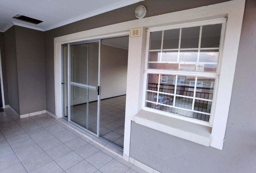 2 Bedroom Property for Sale in Cloverdene Gauteng