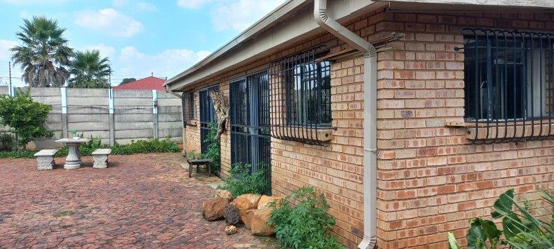 3 Bedroom Property for Sale in Selection Park Gauteng