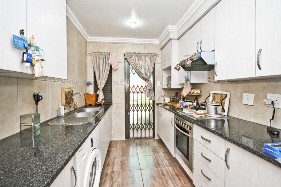 2 Bedroom Property for Sale in Corlett Gardens Gauteng