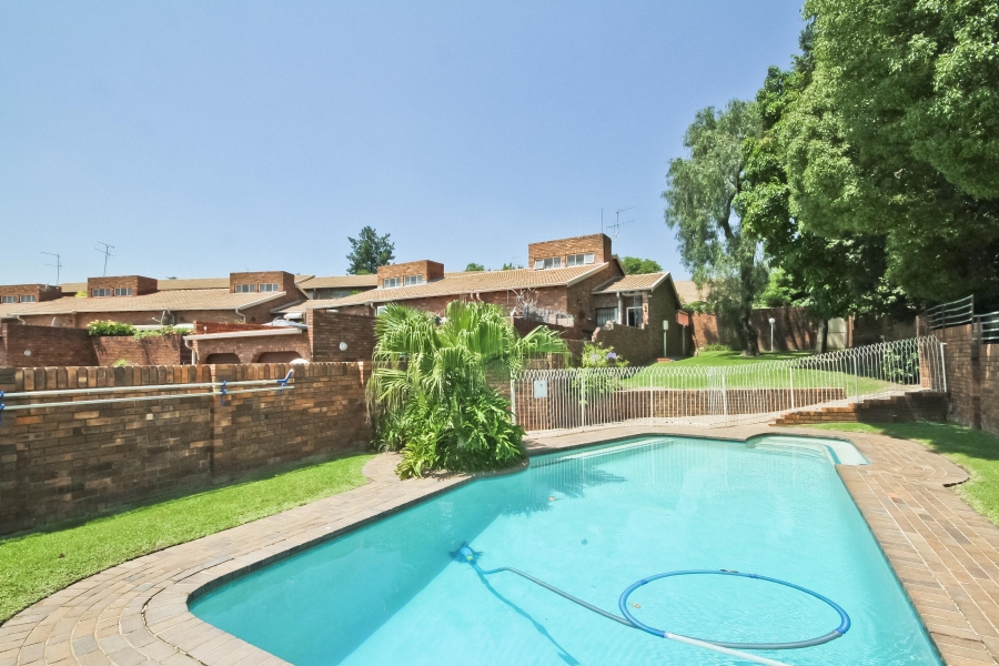 2 Bedroom Property for Sale in Corlett Gardens Gauteng