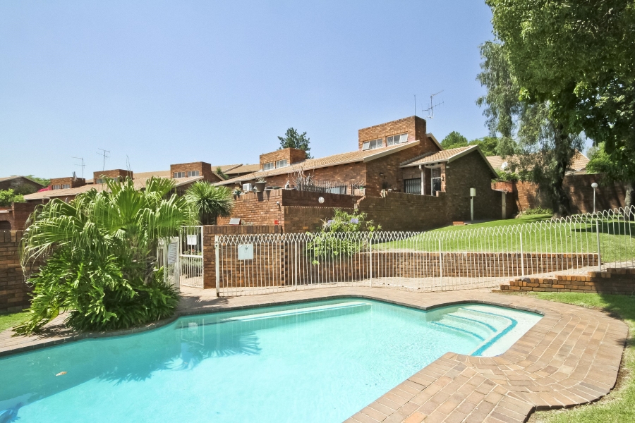 2 Bedroom Property for Sale in Corlett Gardens Gauteng