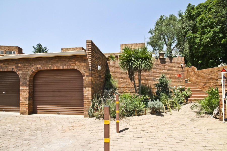 2 Bedroom Property for Sale in Corlett Gardens Gauteng