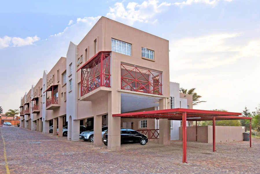 3 Bedroom Property for Sale in Corlett Gardens Gauteng