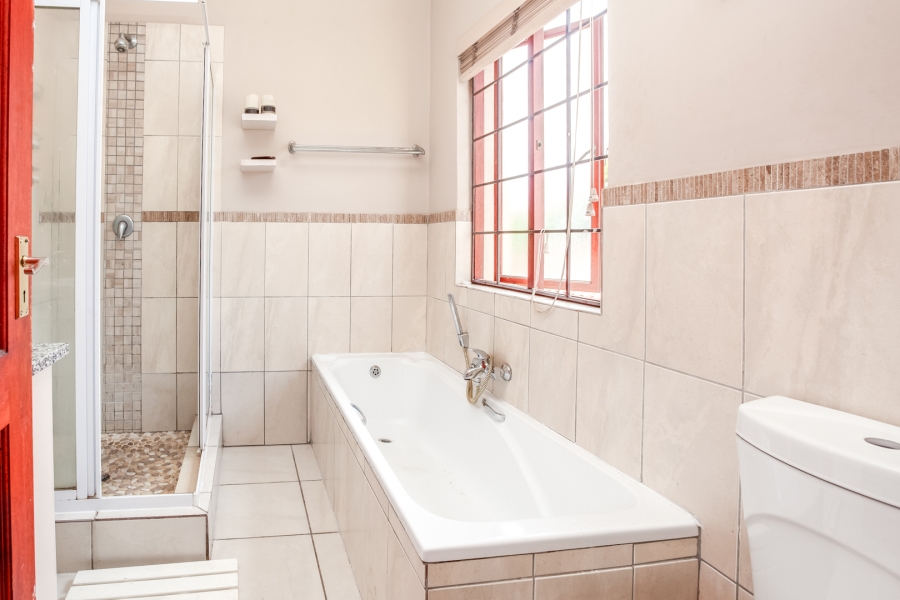 3 Bedroom Property for Sale in Broadacres Gauteng