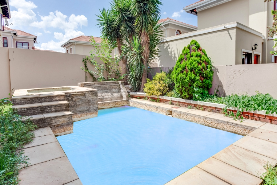 3 Bedroom Property for Sale in Broadacres Gauteng