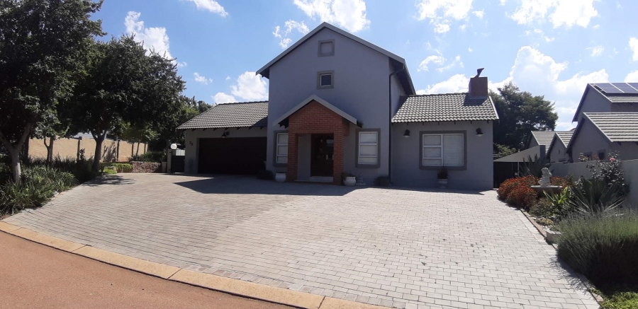 5 Bedroom Property for Sale in Mooikloof Gauteng