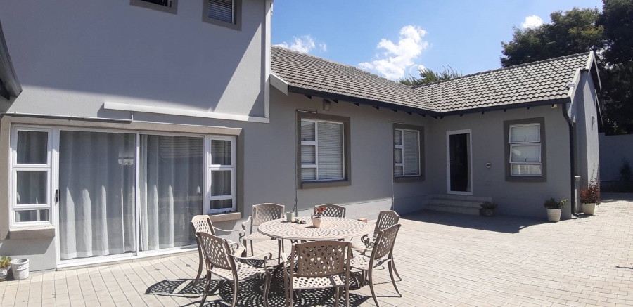 5 Bedroom Property for Sale in Mooikloof Gauteng