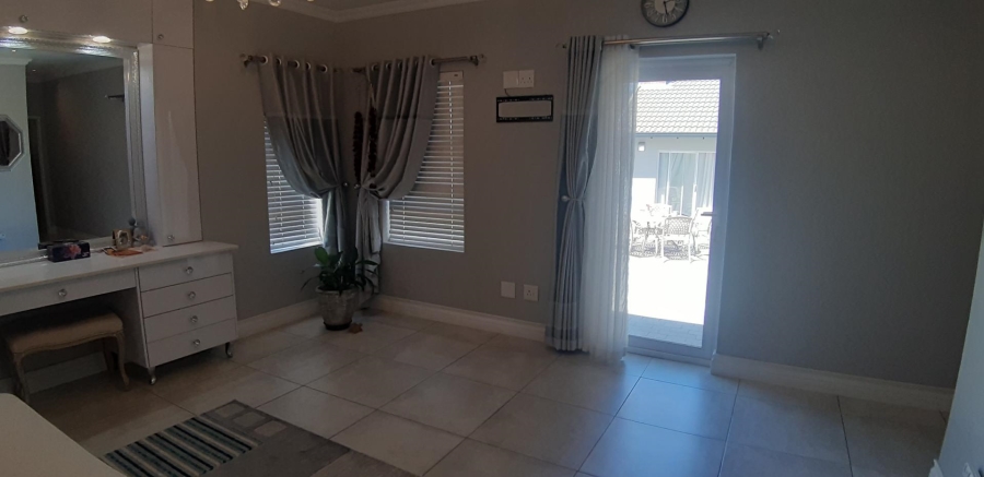 5 Bedroom Property for Sale in Mooikloof Gauteng